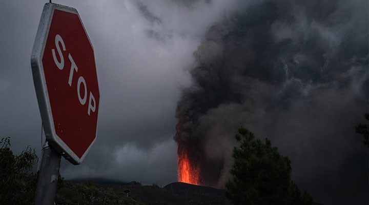 Cumbre Vieja Yanardağı'ndaki lav akışı sürüyor: 400 ev yok oldu