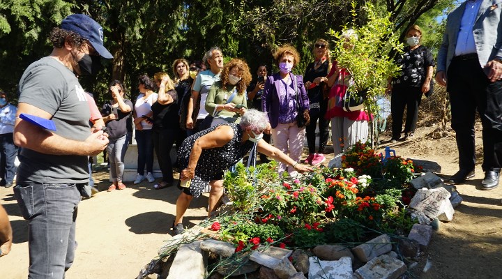 Usta sanatçı Tuncel Kurtiz, mezarı başında anıldı