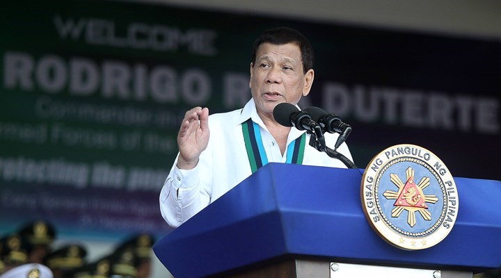 Duterte siyasetten çekileceğini açıkladı: Filipinliler anayasanın ruhunu aşmanın anayasanın ihlali olacağını düşünüyor