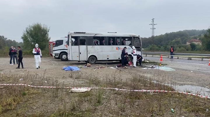 Bartın’da MHP’lileri taşıyan otobüs devrildi: 2 ölü, 14 yaralı