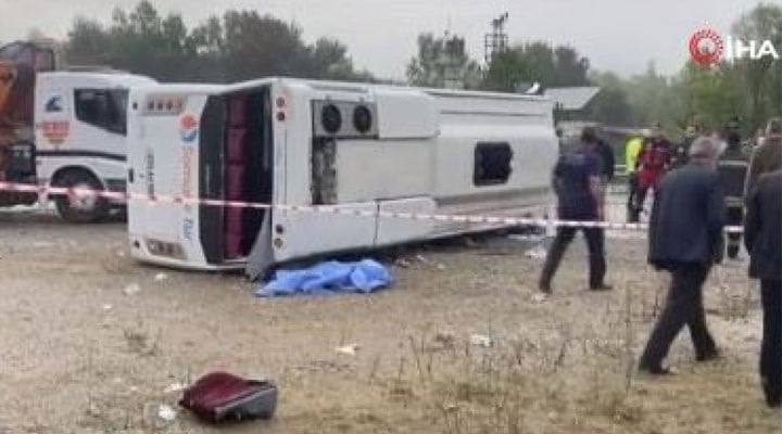 Bartın'da yolcu otobüsü devrildi: 2 ölü, çok sayıda yaralı