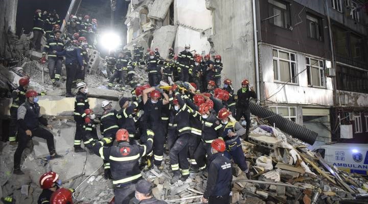 Gürcistan'da 7 katlı bina çöktü