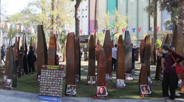 İzmir’de 10 Ekim için ‘Hayat Çemberi’ anıtı açıldı