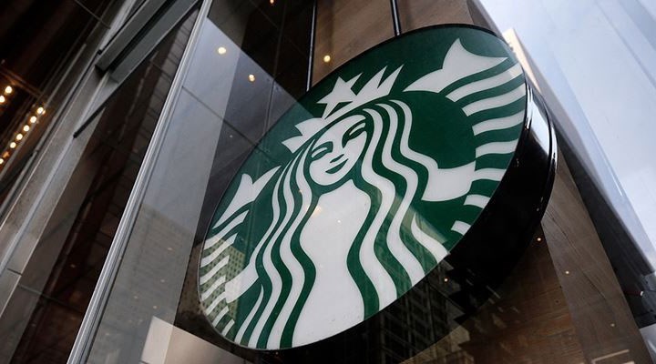 Starbucks, çalışanına hırsız muamelesi yapıyor