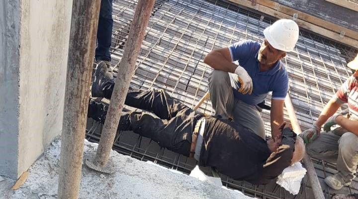 Adana'da bir işçi inşaattan düşerek yaralandı