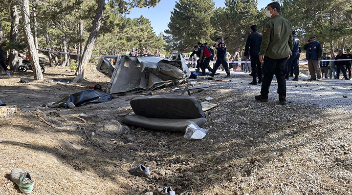 Afyon'da öğrenci servisi devrildi: 5 ölü