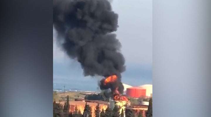 Lübnan'da petrol tesisinde yangın