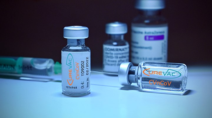 AB, CureVac aşısının değerlendirme sürecini durdurdu