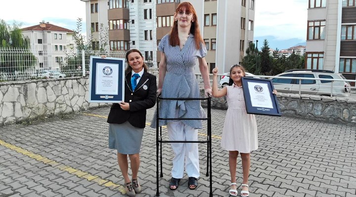 Rümeysa Gelgi, dünyanın en uzun boylu kadını olarak Guinness Rekorlar Kitabı'na girdi