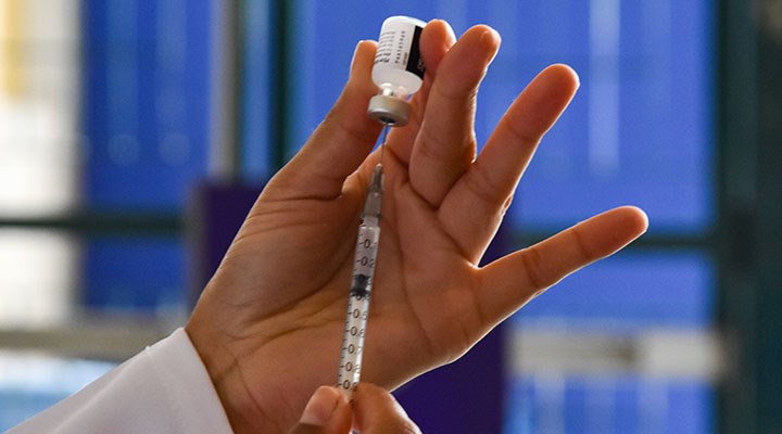 Prof. Dr. Akın yanıtladı: BioNTech aşısında üçüncü doza ihtiyaç olacak mı?