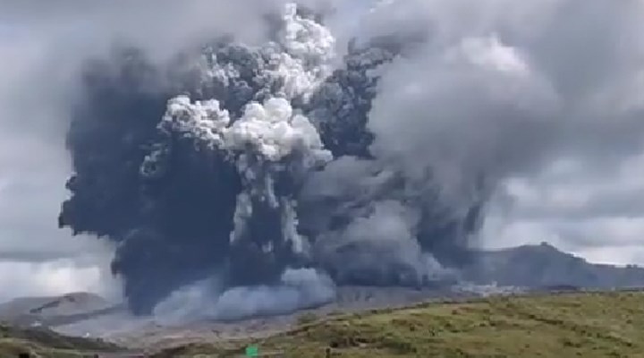 Japonya’da Aso Yanardağında patlama