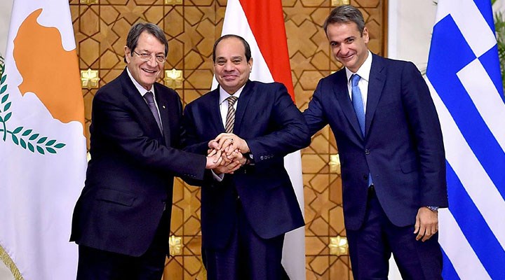 Kahire-Lefkoşa-Atina arasında kızdıran koridor