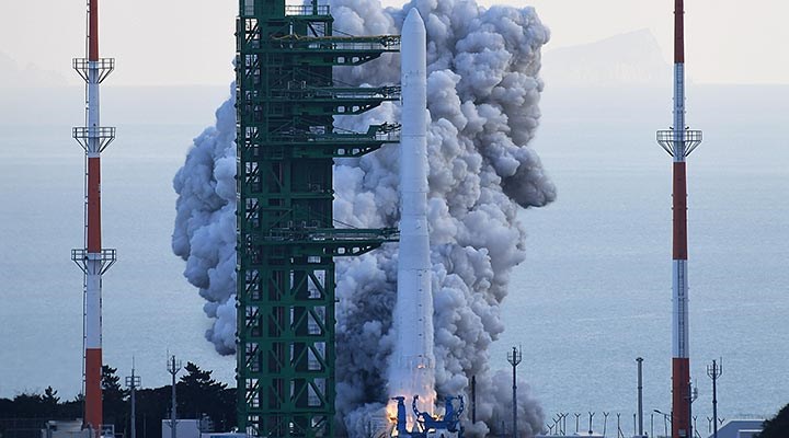 Güney Kore, yerli roketi Nuri'yi uzaya fırlattı