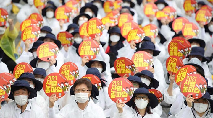 Güney Koreli yarım milyon işçiden uyarı