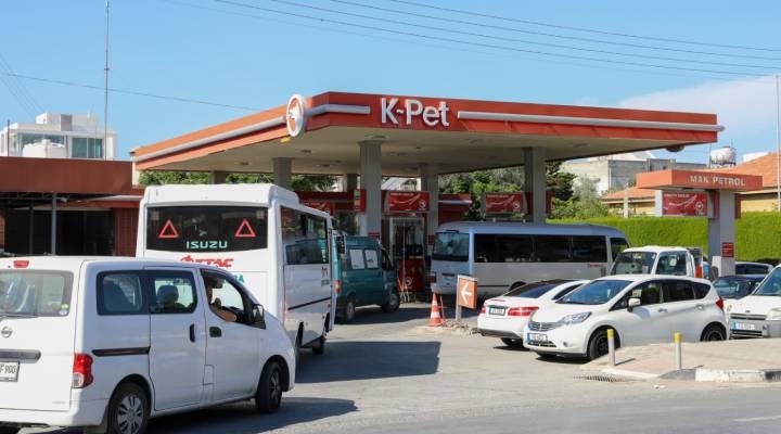 Kuzey Kıbrıs'ta benzin krizi; Satışlar durduruldu