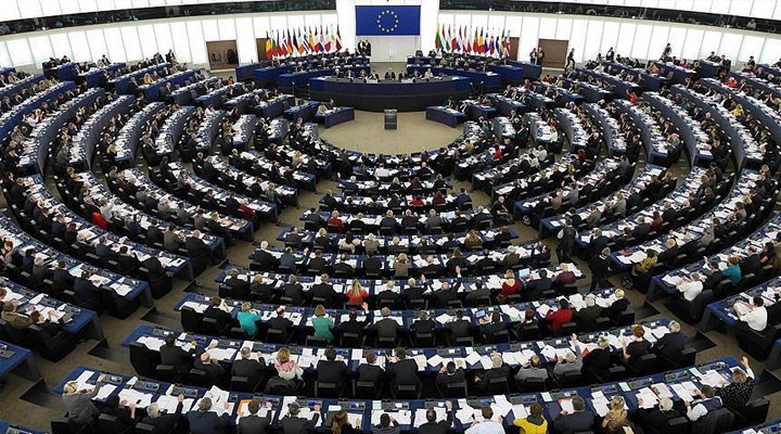 'Hukukun üstünlüğü' tartışması sürüyor: Avrupa Parlamentosu Avrupa Komisyonu'na dava açtı