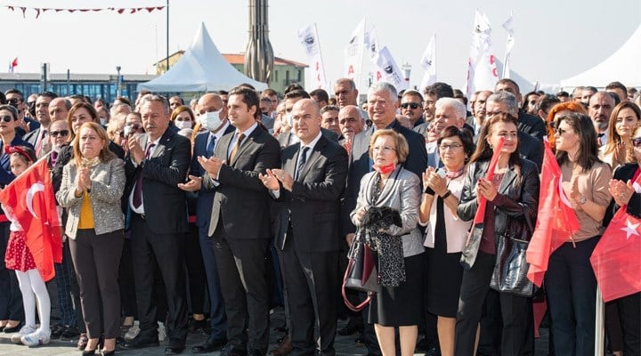 İzmir’den 29 Ekim mesajı: “Biz buradayız, Cumhuriyet'in ışığındayız”