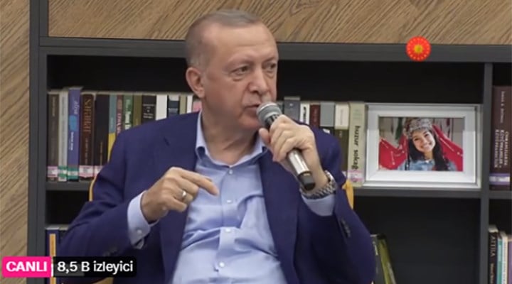 Erdoğan banttan 'canlı yayın' yaptı