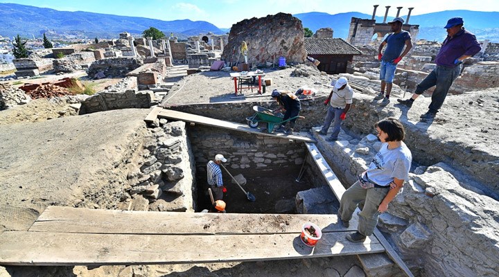 Türkiye’de ilk: İzmir’deki arkeolojik kazıda DNA laboratuvarı kuruldu