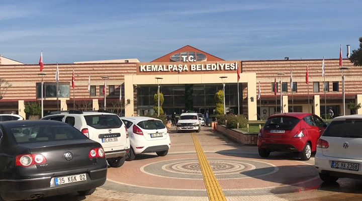Kemalpaşa Belediyesi'ne operasyon: 2'si müdür 11 kişiye gözaltı