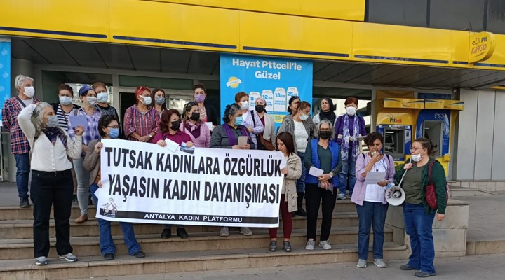 Antalya Kadın Platformundan tutsak kadınlara kart atma eylemi