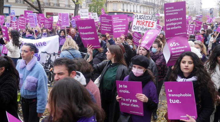 Fransa’da kadınlar sokağa çıktı: ‘Bağlayıcı yasalara ihtiyaç var’
