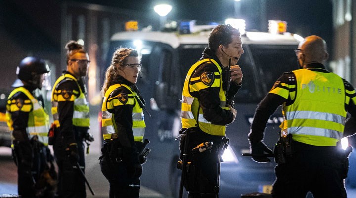 Hollanda’da Covid-19 önlemleri protesto edildi: 5 polis yaralandı, 40 kişi gözaltına alındı