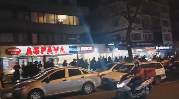 Döviz kurundaki sert yükselişin ardından Ankara'da yurttaşlar sokağa çıktı: AKP istifa!