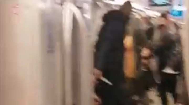 Metroda küfürler eden erkek, elindeki bıçakla kadını tehdit etti: Yüzünü keserim senin