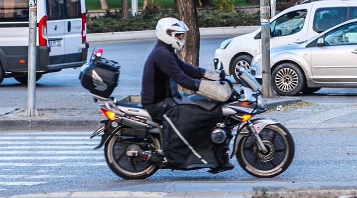 İstanbul'da fırtına bitene kadar motorsiklet kullanımı yasaklandı