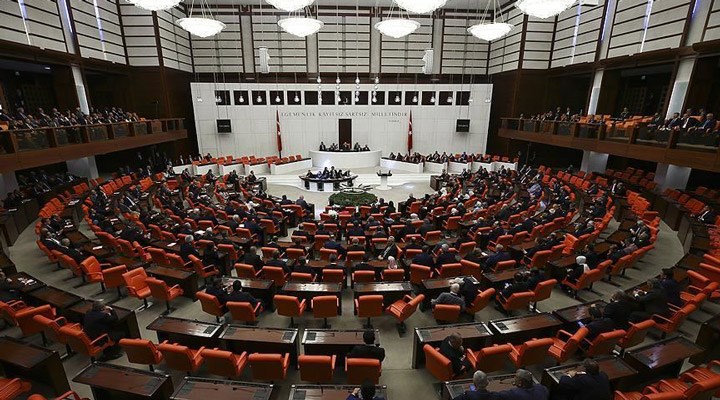 CHP'nin 'siyasette eşit temsil' önergesi AKP ve MHP'nin oylarıyla reddedildi