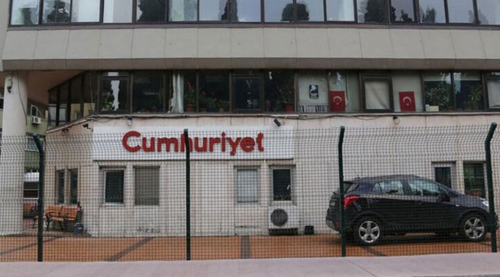 Cumhuriyet'in yurt muhabirleri 8 gazetecinin işten atılmasına tepki gösterdi