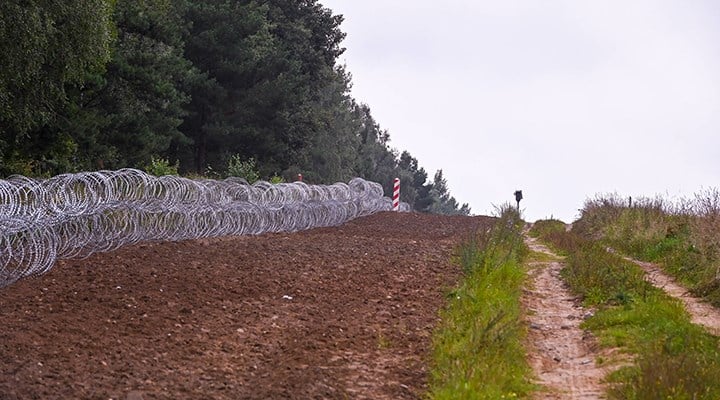 Polonya'da OHAL kalktı, sınırdaki bölgelere giriş yasağı getirildi