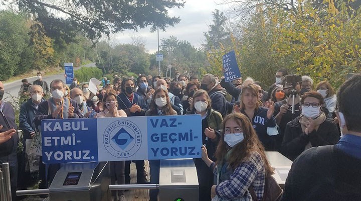 Öğrenciler ve akademisyenler engellemeleri protesto etti: Boğaziçi’nde yine zorbalık