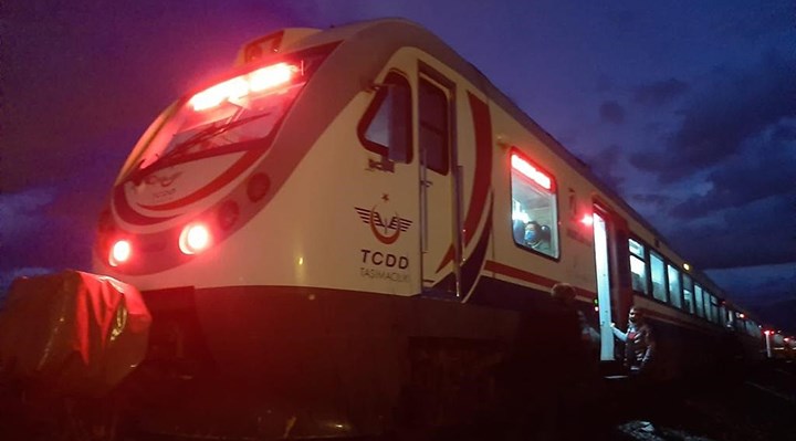 Manisa'da yolcu treninin çarptığı adam yaşamını yitirdi
