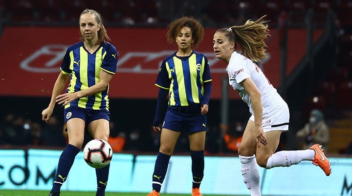 Galatasaray ve Fenerbahçe Kadın Futbol Takımları arasında dostluk maçı