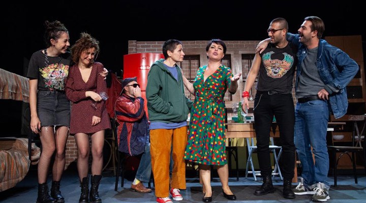 İzmir Şehir Tiyatroları'nın ikinci oyunu “Tavşan Tavşanoğlu” seyirciyle buluşuyor