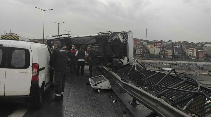 TEM’de cezaevi aracı kaza yaptı: 6 asker yaralandı