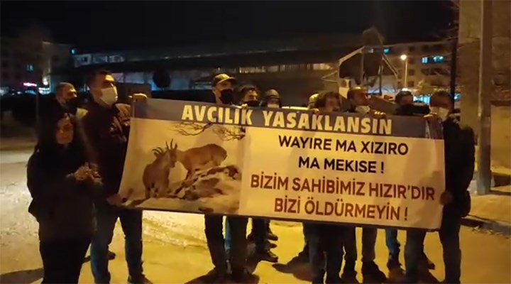 Yaban hayvanlarını katletmek üzere Dersim'e gelen avcılar protesto edildi