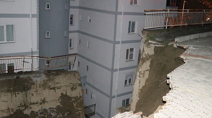 İzmir'de 8 bloktan oluşan sitenin istinat duvarı yıkıldı: 88 daire tahliye edildi