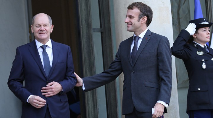 Scholz’dan ilk yurt dışı ziyareti: Macron ile bir araya geldi