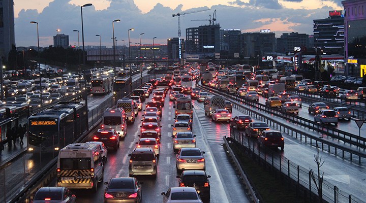 İstanbul'da trafik yoğunluğu rekor seviyeye ulaştı