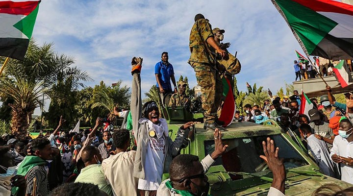 Sudan'da darbe karşıtları öldürülüyor