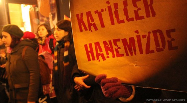 İzmir'de bir erkek annesini katletti