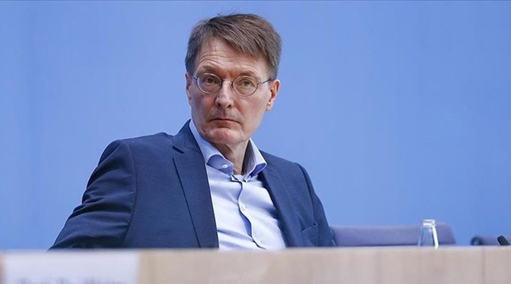 Almanya Sağlık Bakanı: Resmi rakamlar Omicron'u doğru yansıtmıyor