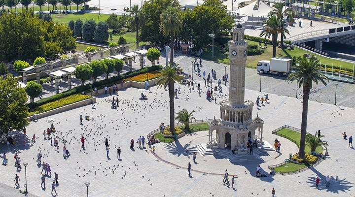 İzmir Büyükşehir Belediyesi, yılbaşı için hazırlıklarını tamamladı