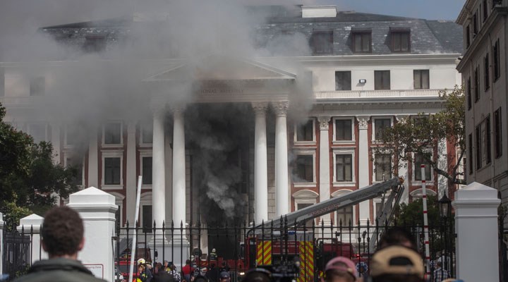 Güney Afrika'da parlamento yangını ile ilgili 1 kişi gözaltına alındı