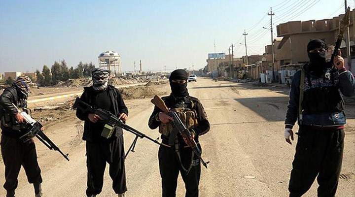 IŞİD, Suriye ordusunun askeri konvoyuna saldırı düzenledi: 5 ölü, 20 yaralı
