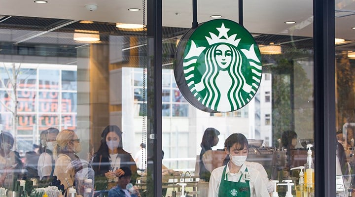 Starbucks'tan çalışanlarına aşı ve test zorunluluğu