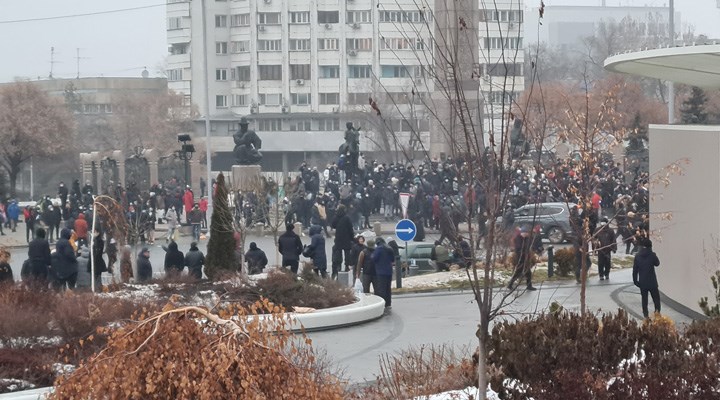 Kazakistan'da eylemler sürüyor: Polis onlarca eylemcinin öldürüldüğünü açıkladı